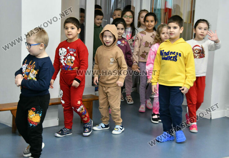 Ротари клуб Хасково-Аида поднови профилактичните очни прегледи на деца