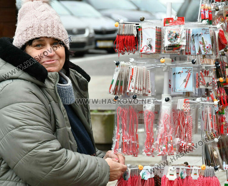 Носталгията по българската валута се пренесе в мартеничките
