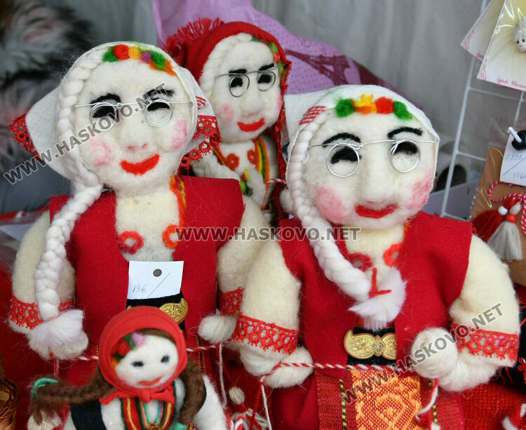 Носталгията по българската валута се пренесе в мартеничките