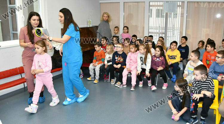 Ротари клуб Хасково-Аида поднови профилактичните очни прегледи на деца