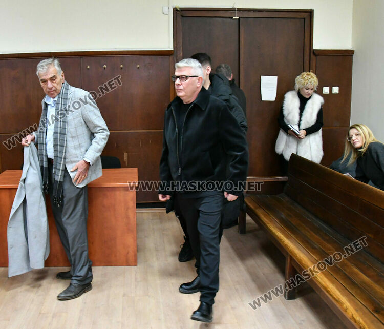 Глобиха Здравко Узунов и сина му за блъскане, обиди и заплахи към полицаи след забележка за висока музика