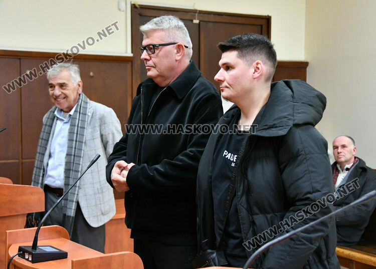 Глобиха Здравко Узунов и сина му за блъскане, обиди и заплахи към полицаи след забележка за висока музика