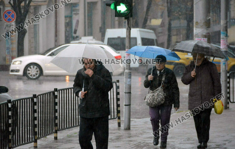 Облачно и дъждовно време в четвъртък