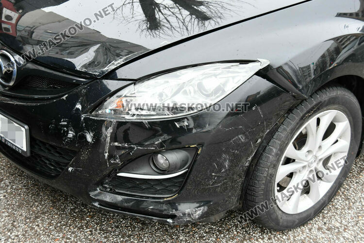 Джип &bdquo;Мерцедес&ldquo; и &bdquo;Тойота&ldquo; катастрофираха на кръстовище в Хасково