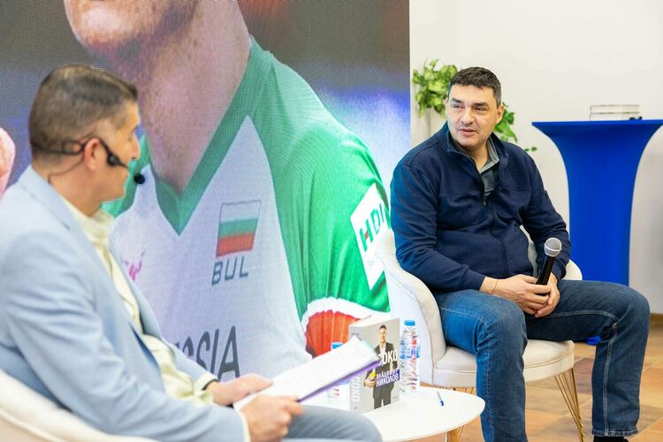 Волейболната легенда на България Владимир Николов представи своята автобиографична книга &bdquo;Високо&ldquo;