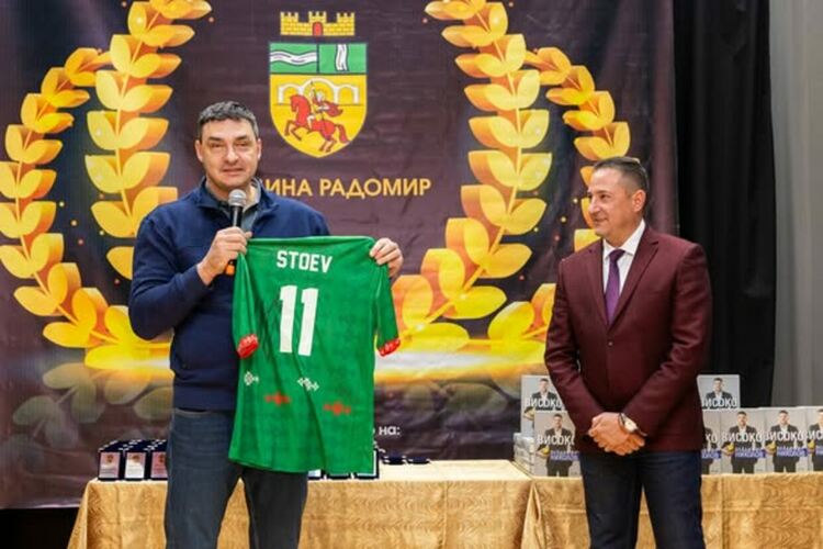 Владо Николов към кмета Кирил Стоев: Продължавайте да вярвате в децата на Радомир