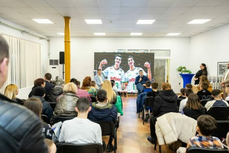 Волейболната легенда на България Владимир Николов представи своята автобиографична книга &bdquo;Високо&ldquo;