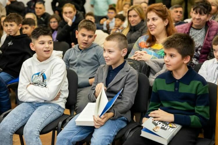 Волейболната легенда на България Владимир Николов представи своята автобиографична книга &bdquo;Високо&ldquo;