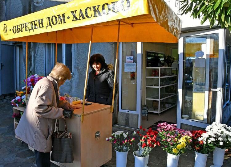 Стотици хасковлии отидоха на гробищата, за да почетат своите близки