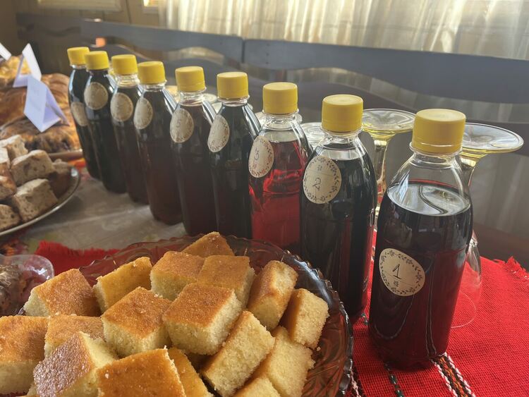 Конкурси за най-доброто вино и тестени изделия проведоха на Трифон Зарезан в с. Мандра 