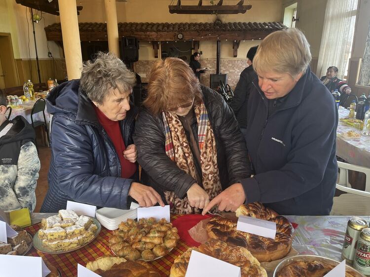 Конкурси за най-доброто вино и тестени изделия проведоха на Трифон Зарезан в с. Мандра 