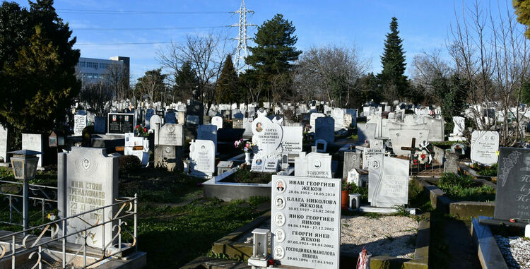 Стотици хасковлии отидоха на гробищата, за да почетат своите близки