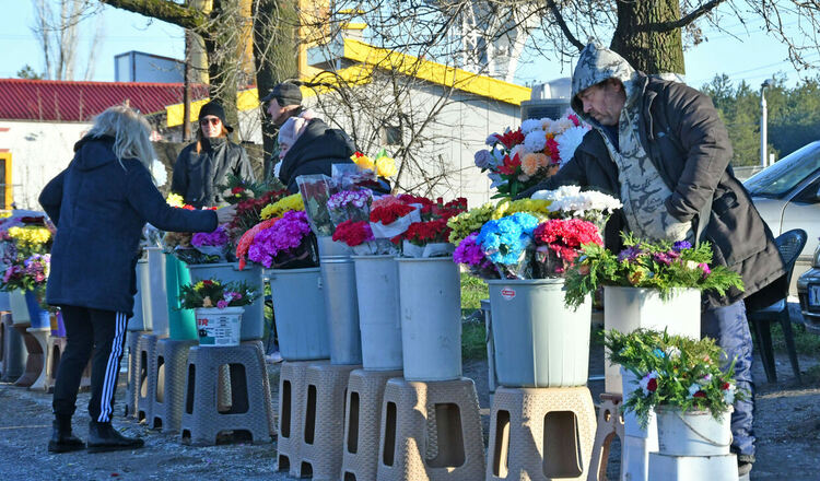 Стотици хасковлии отидоха на гробищата, за да почетат своите близки