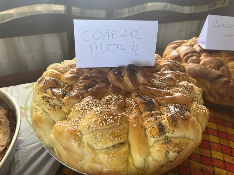 Конкурси за най-доброто вино и тестени изделия проведоха на Трифон Зарезан в с. Мандра 