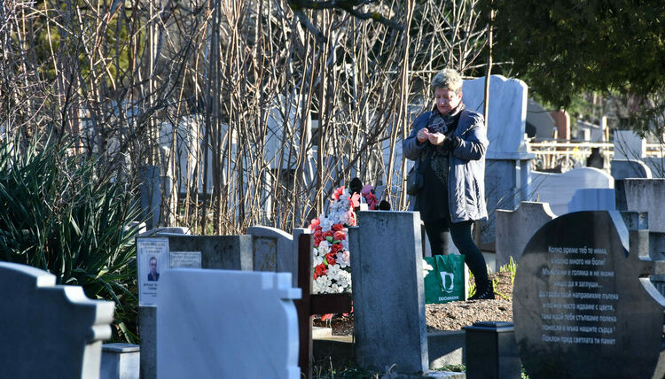 Стотици хасковлии отидоха на гробищата, за да почетат своите близки