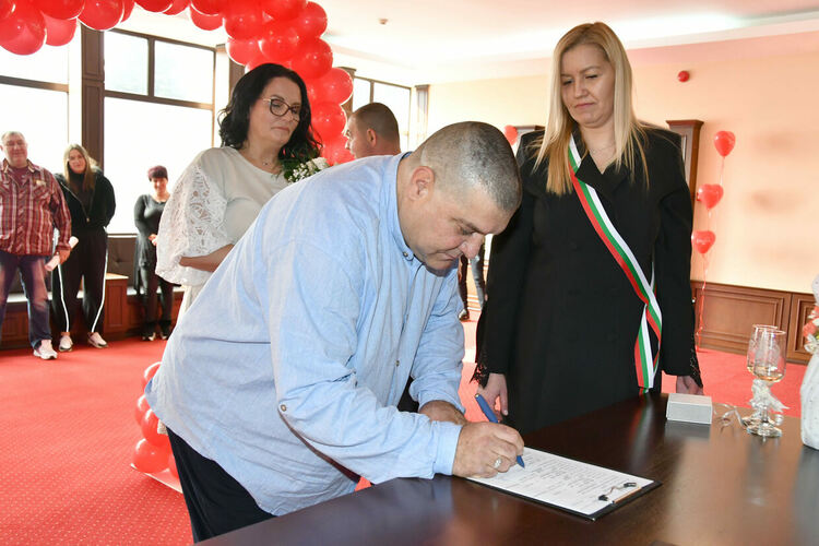 След близо три десетилетия заедно семейство от Хасково реши да сключи граждански брак