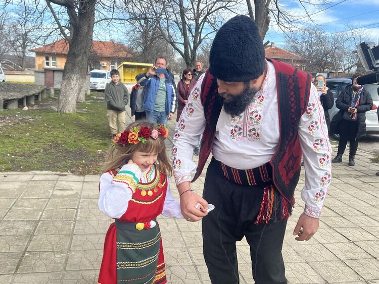 Конкурси за най-доброто вино и тестени изделия проведоха на Трифон Зарезан в с. Мандра 