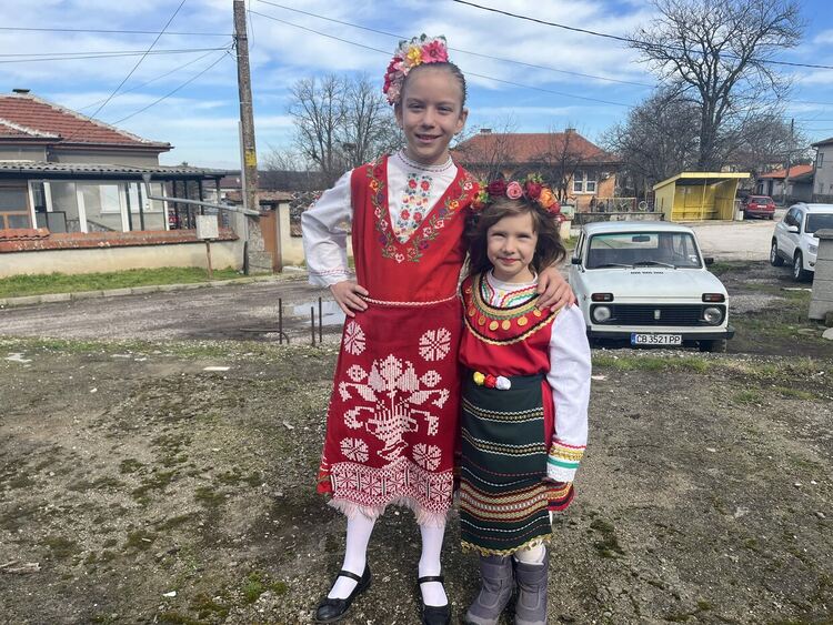 Конкурси за най-доброто вино и тестени изделия проведоха на Трифон Зарезан в с. Мандра 