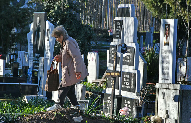 Стотици хасковлии отидоха на гробищата, за да почетат своите близки