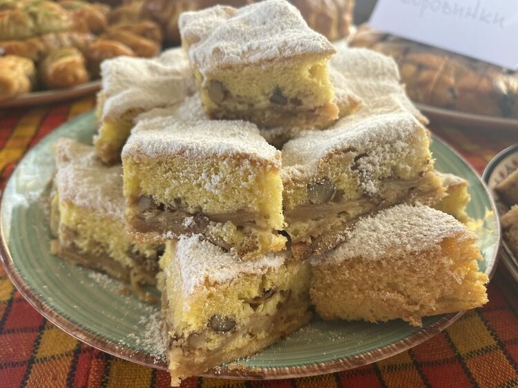 Конкурси за най-доброто вино и тестени изделия проведоха на Трифон Зарезан в с. Мандра 