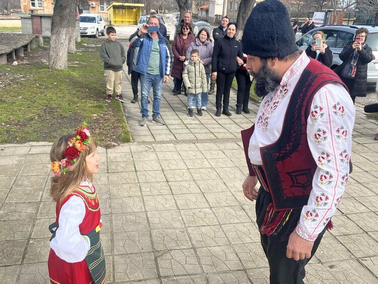 Конкурси за най-доброто вино и тестени изделия проведоха на Трифон Зарезан в с. Мандра 