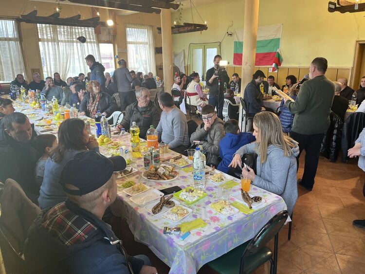 Конкурси за най-доброто вино и тестени изделия проведоха на Трифон Зарезан в с. Мандра 