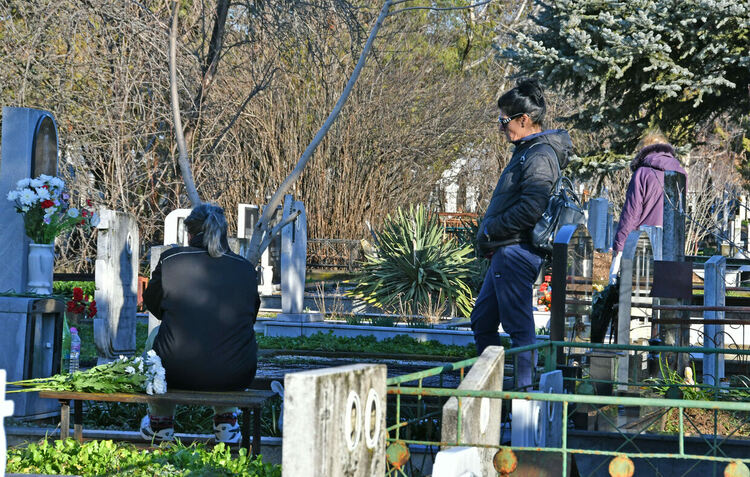 Стотици хасковлии отидоха на гробищата, за да почетат своите близки