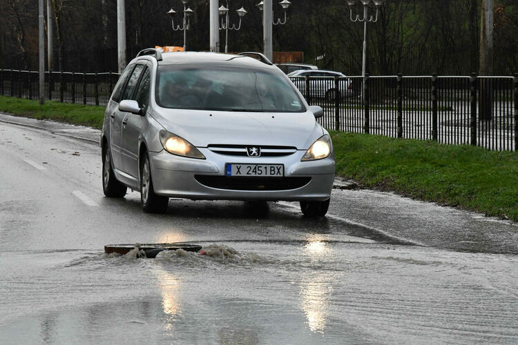 Реки потекоха по булевардите в Хасково