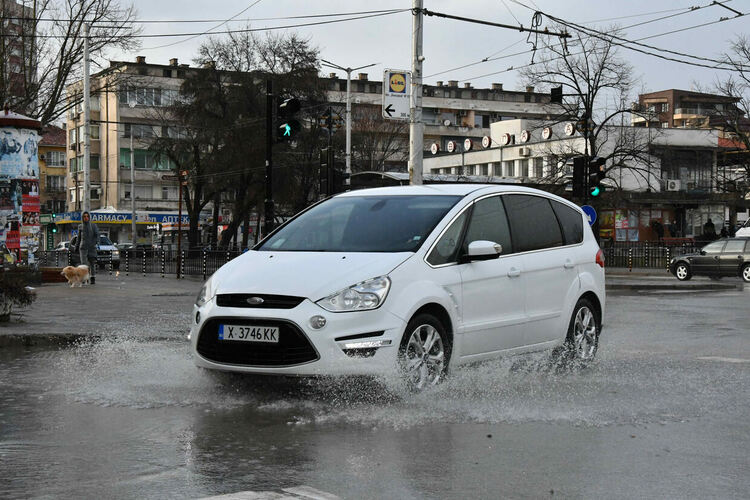 Реки потекоха по булевардите в Хасково