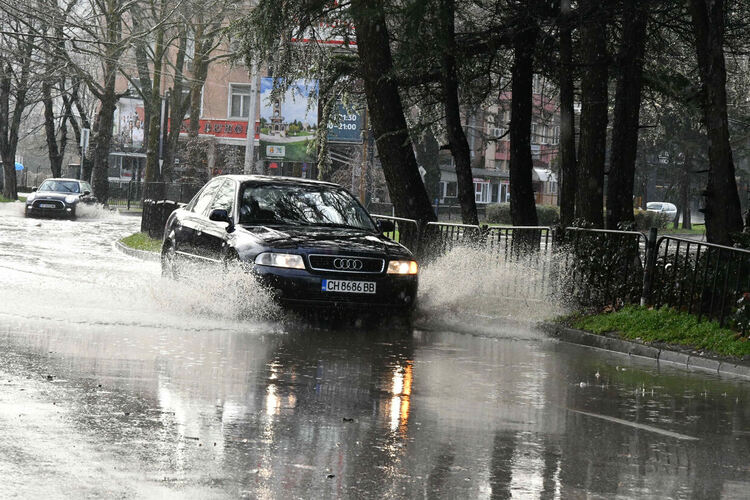 Реки потекоха по булевардите в Хасково