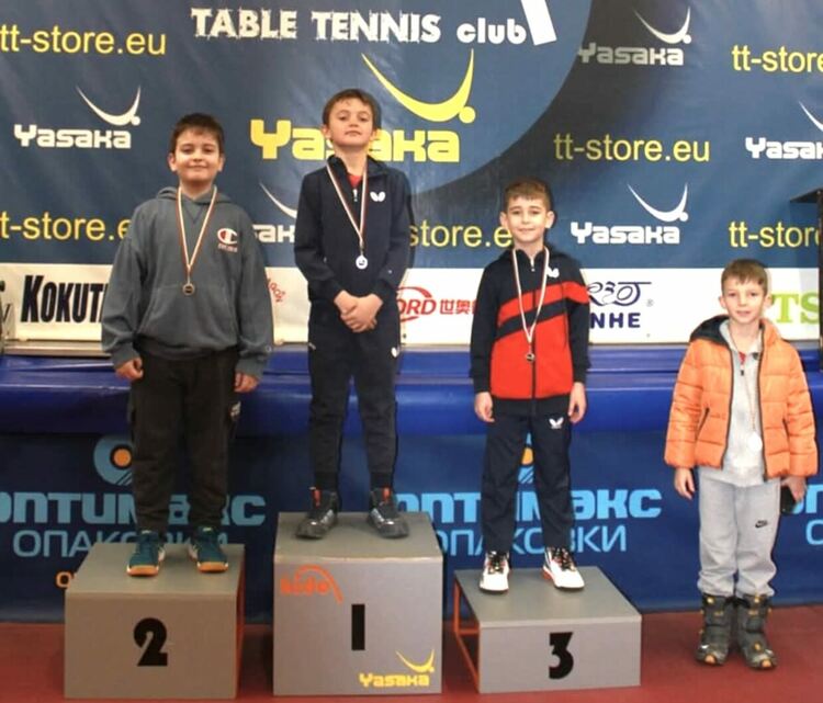 Денис Семерджиев със сребърен медал от турнир по тенис на маса