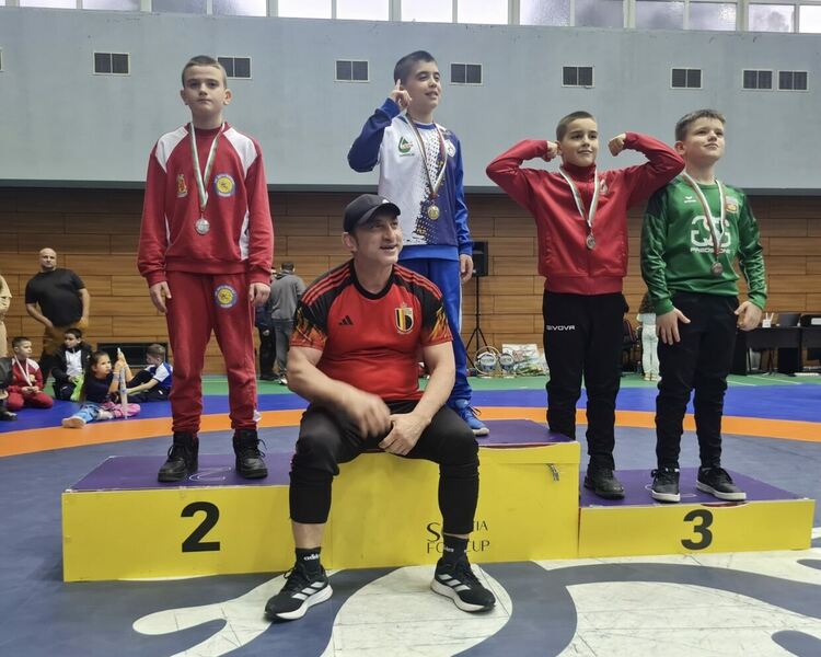 Силно представяне на класиците на двата хасковски клуба по борба на държавния шампионат 