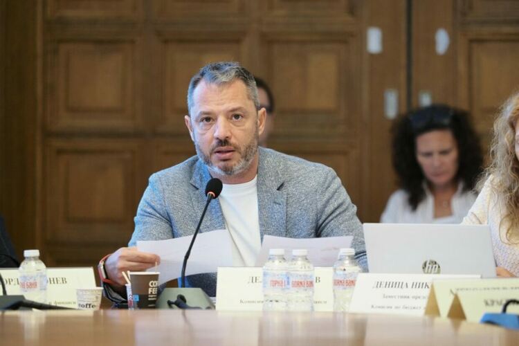 Делян Добрев напуска ГЕРБ и политиката за трети път