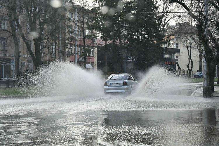 Реки потекоха по булевардите в Хасково