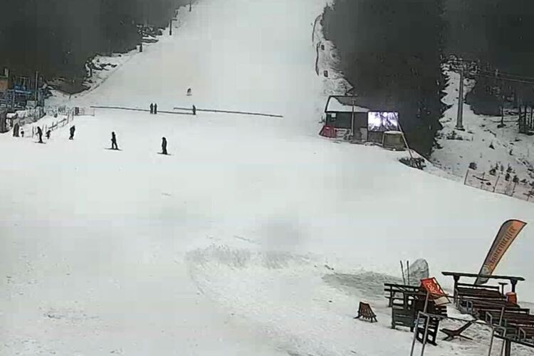 Силният вятър и дъжд спряха ски зоната в Пампорово