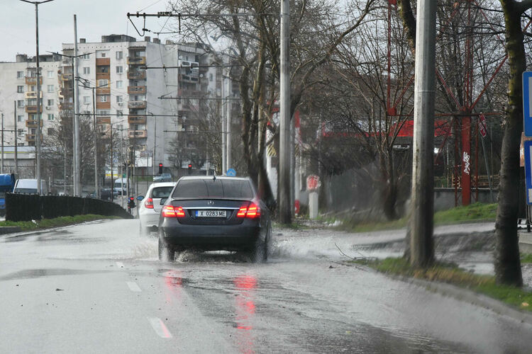 Реки потекоха по булевардите в Хасково