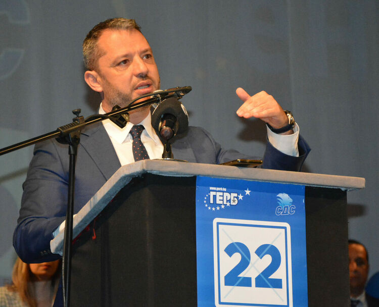 Делян Добрев напуска ГЕРБ