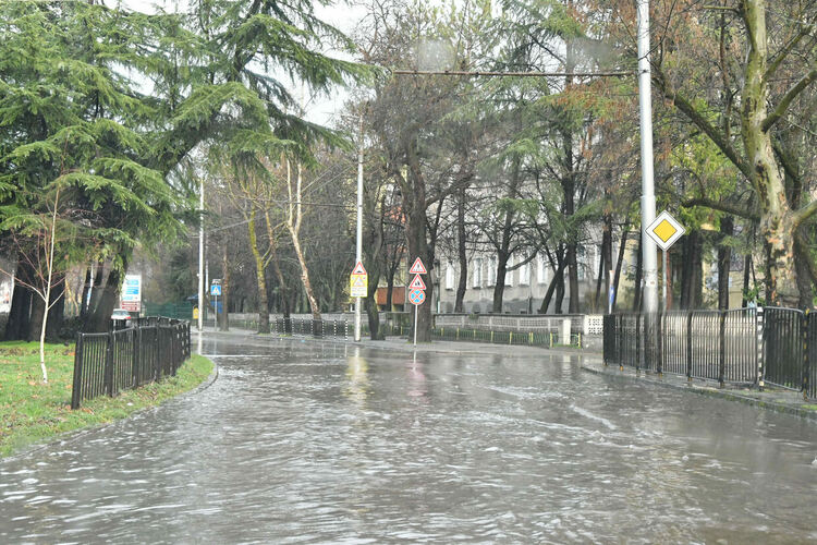 Реки потекоха по булевардите в Хасково