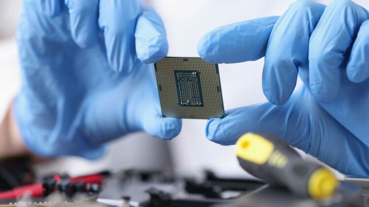 Производителите на чипове активно изкупуват стари фабрики за LCD панели