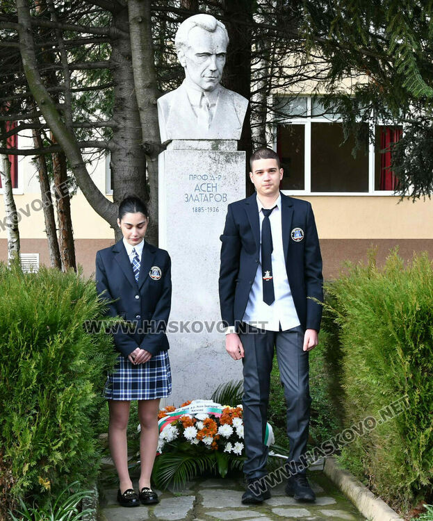 Награди за ученици и нов кабинет по БЕЛ за патронния празник на Езиковата гимназия