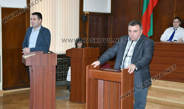 Ученици от ПГДС слушаха лекция в хасковския съд за детското насилие и наказателната отговорност