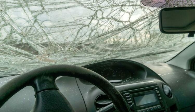 Мъж е с опасност за живота след катастрофа в Пернишко