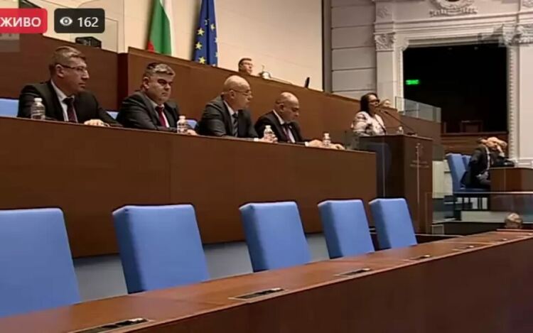 Някой разбра ли нещо от обясненията на МВР, полицията, ДАНС в парламента по случая &bdquo;Петрохан?