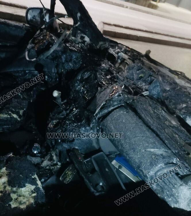 Кола изгоря на булевард &bdquo;Освобождение&ldquo; в Хасково
