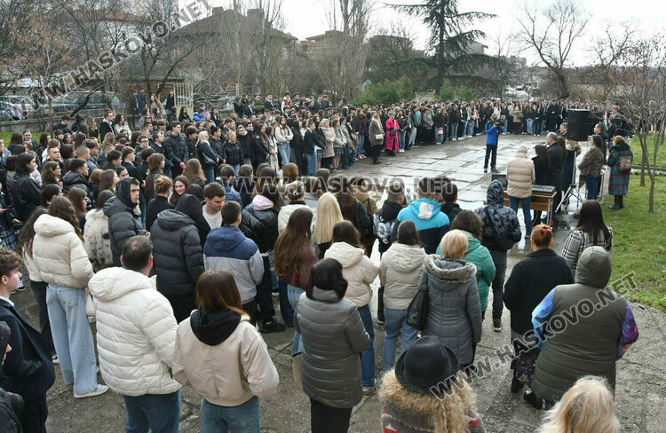 Награди за ученици и нов кабинет по БЕЛ за патронния празник на Езиковата гимназия