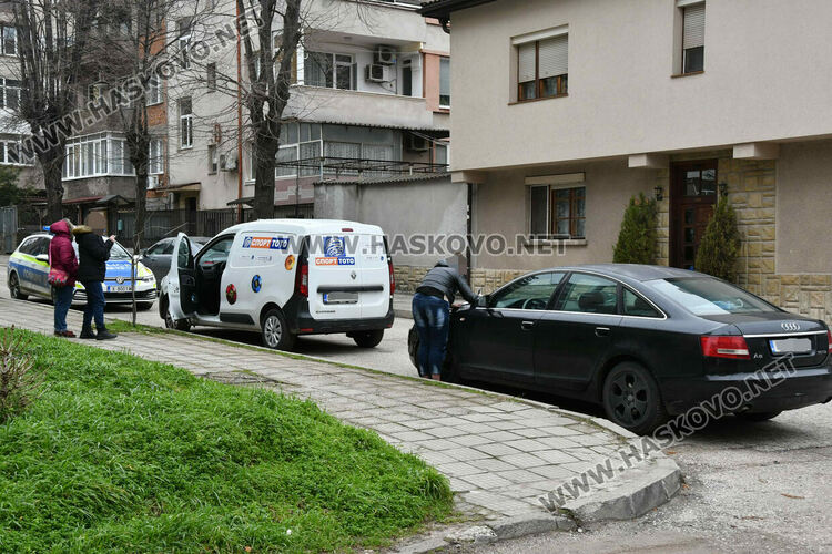 Водачка на &bdquo;Ауди&ldquo; се заби в кола на Тотото в Хасково