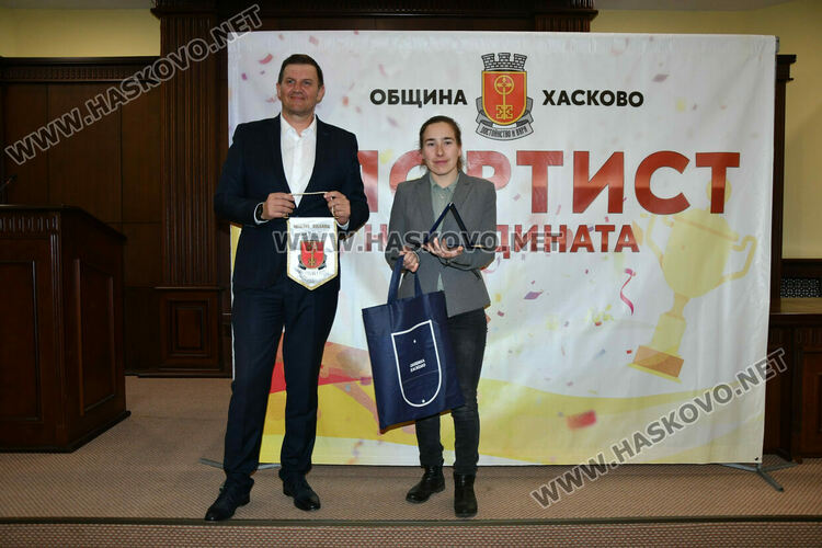 Александра Латунова с наградата &ldquo;Силна воля&rdquo;