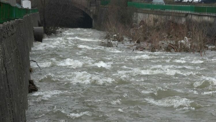 Преливат язовирите &bdquo;Пловдивци&ldquo; и &bdquo;Златоград&ldquo;, наблюдават се нивата на реките