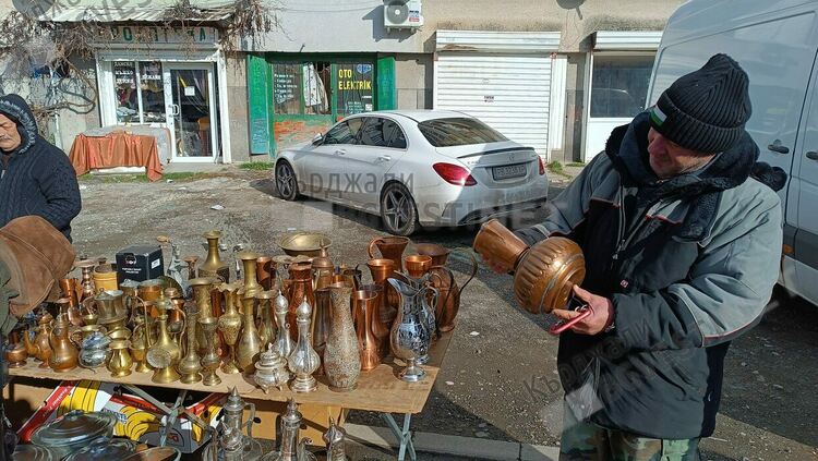 Битакът в Кърджали събира търговци от Южна България, стоката е от Изток и от Запад