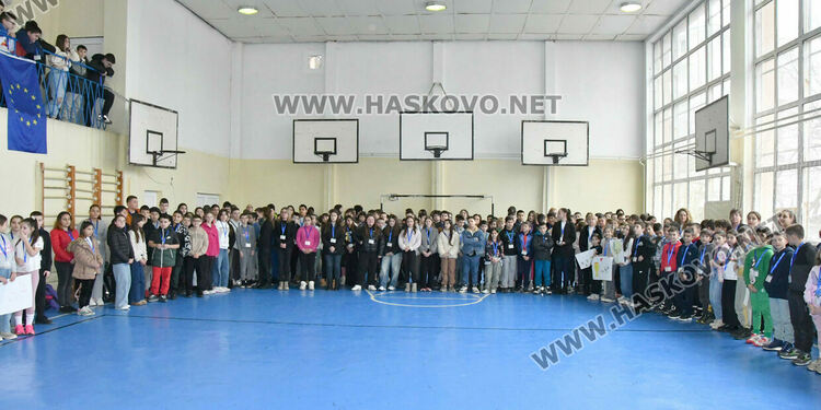 Рецитал от стихове и лъвски скок в ОУ &bdquo;Христо Смирненски&ldquo; за 153 г. от гибелта на Васил Левски